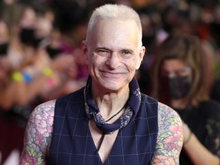 David Lee Roth presenta la versión recién grabada de “Jump”