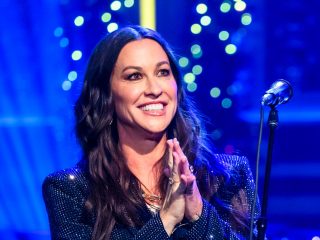 Alanis Morissette versiona “Last Christmas” de Fallon